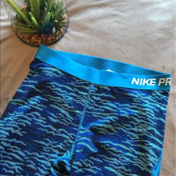 Nike Hypercool Blue Camo Capris - Picture 2 of 3